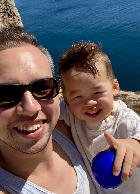 Marco samen met zijn zoon op vakantie