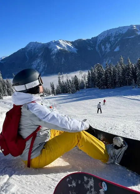 Stefan die aan het snowboarden is
